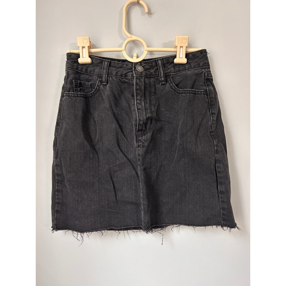 Hollister Ultra High-Rise Black Denim Mini Skirt Raw Hem W25 Size 1